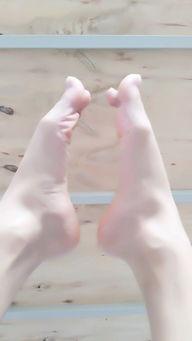 国产小白袜美足诱惑视频